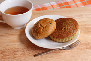 地元の特産品カワラケツメイ茶を使って作るスコーンとマドレーヌのセットです