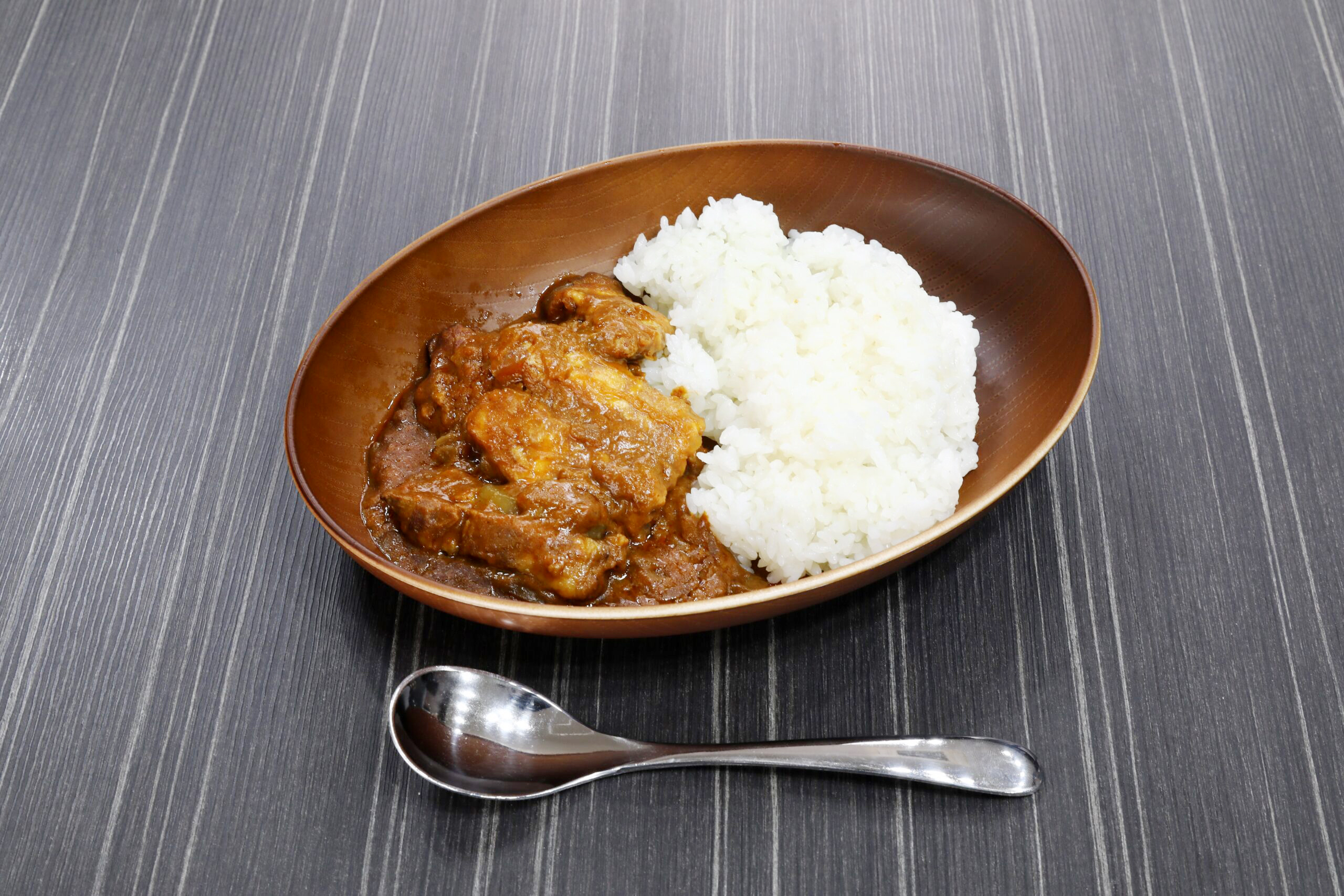 パイカがゴロゴロ入った食べ応え抜群のカレー